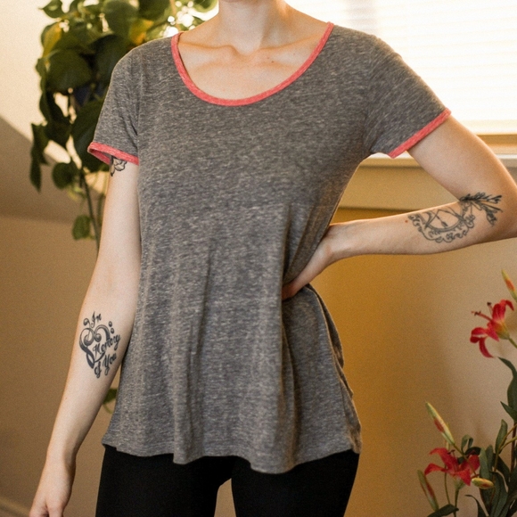 Flowy gray tee - Picture 2 of 3